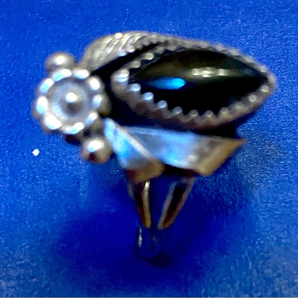 Southwest Artist Les Baker Sterling Onyx Feather Ring - Picture 4 of 13